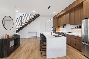 Fridge, microwave, oven, stovetop - New Modern Luxury @ Copper View Moab (Moab)