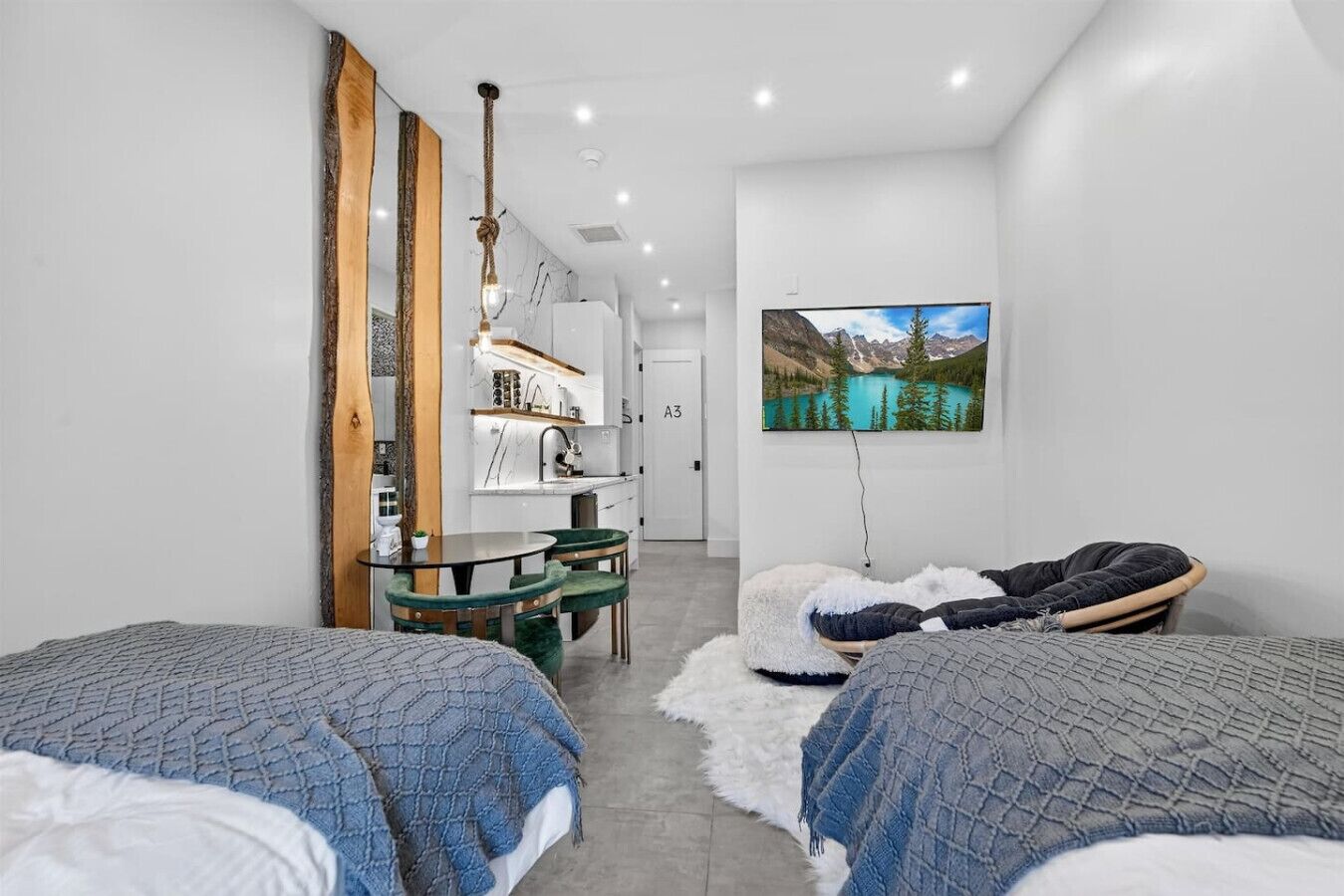 Desk, WiFi, bed sheets