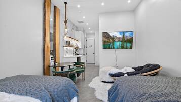 Desk, WiFi, bed sheets