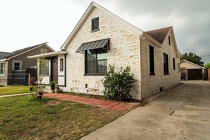 Exterior - Hidden Gem Near Plaza Mall - Mi Casita McAllen (McAllen)