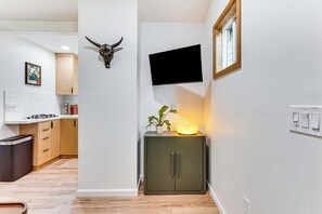 Interior - Sip, Golf & Unwind: Couple's Retreat in Fallbrook (Fallbrook)