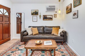 TV - Sip, Golf & Unwind: Couple's Retreat in Fallbrook (Fallbrook)