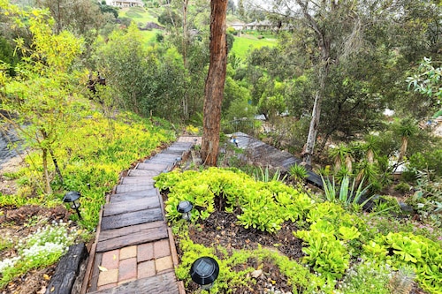Sip, Golf & Unwind: Couple's Retreat in Fallbrook