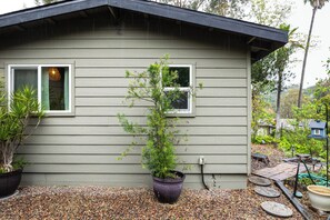 Property grounds - Sip, Golf & Unwind: Couple's Retreat in Fallbrook (Fallbrook)