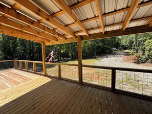 Terrace/patio - Lake Martin/Auburn-Huge Wrap Around Porch. Cozy and Secluded. Super CLEAN! (Tallassee)