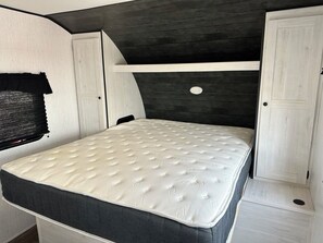 1 bedroom, WiFi, bed sheets - Turnaround Housing RV on a quiet secure ranch just minutes from Phillips66 (Sweeny)