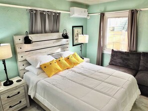 1 bedroom, iron/ironing board, WiFi, bed sheets - Beach Close, Backyard Retreat, Sleeps 4, World Cup (Long Beach)