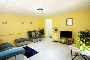 Smart TV - The Cozy Escape
Quiet, peaceful, safe andclose to all major amenities (Mandeville)