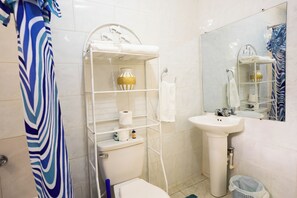 Towels, toilet paper - The Cozy Escape
Quiet, peaceful, safe andclose to all major amenities (Mandeville)