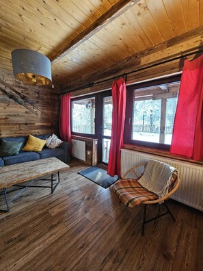 Chalet | Wohnbereich | Flachbildfernseher, Kamin