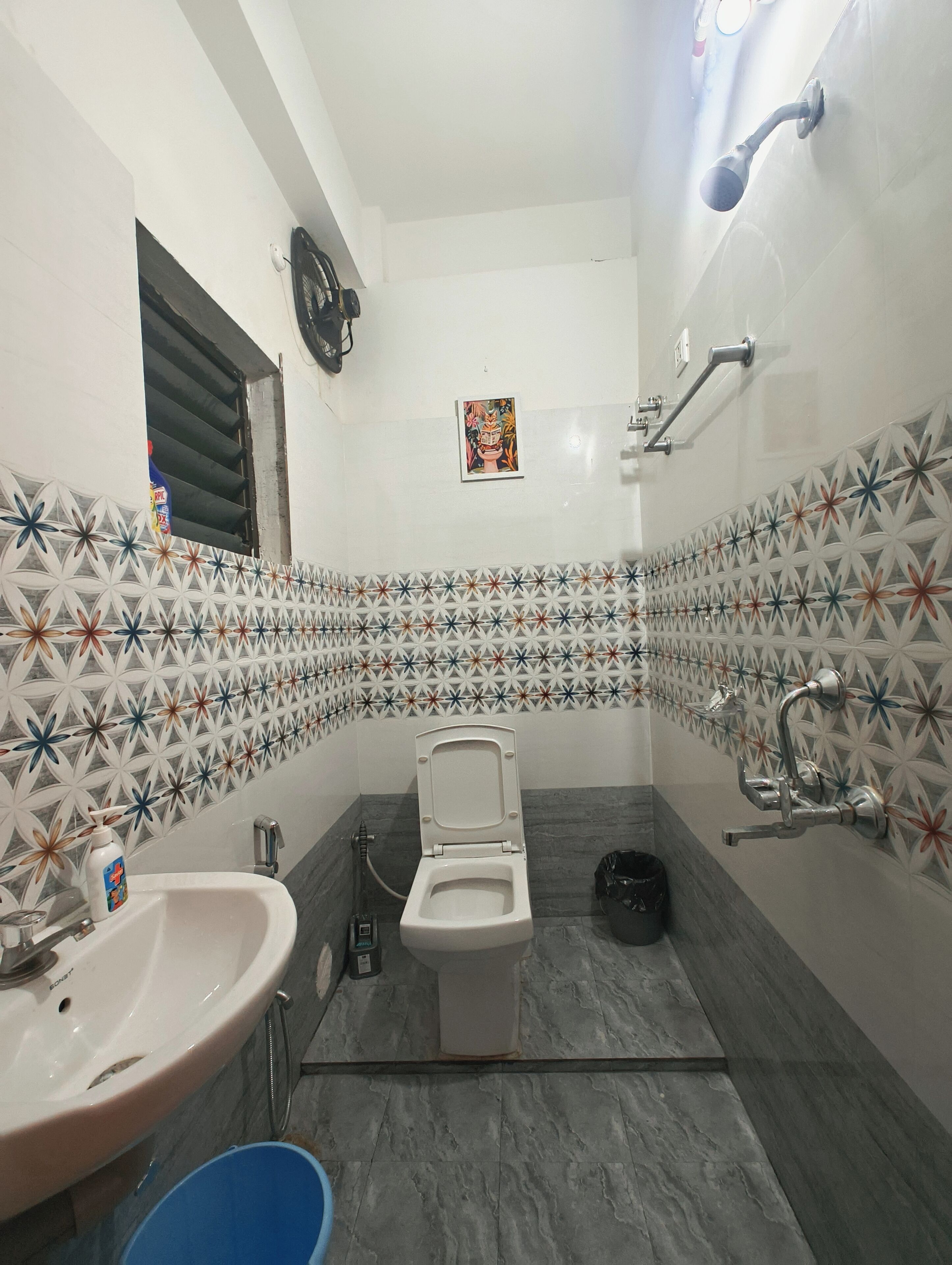 淋浴设施、吹风机、坐浴桶、毛巾