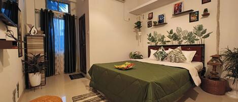 Iron/ironing board, WiFi, bed sheets