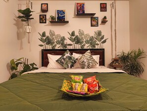 Tabla de planchar con plancha, wifi y ropa de cama 