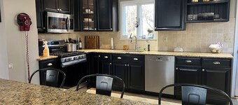 World Cup: Spacious 4-bedroom house 12 miles from Met Life Stadium/walk to train