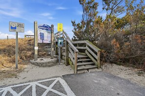 Property grounds - Almost Paradise Condo w/ Balcony & Ocean Views (Carolina Beach)