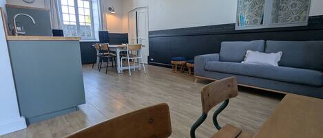 Smart TV, table football, ping pong, books