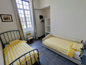 3 chambres, bureau, fer et planche à repasser, Wi-Fi gratuit