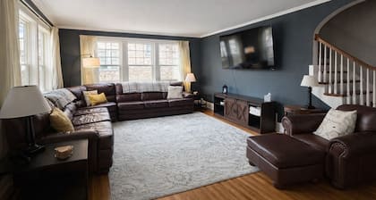 Historic 4-bedroom pet friendly rental close to downtown.