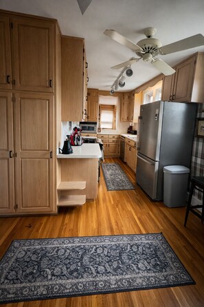 Private kitchen - Historic 4-bedroom pet friendly rental close to downtown. (Jefferson City)