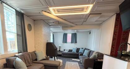 Historic 4-bedroom pet friendly rental close to downtown.