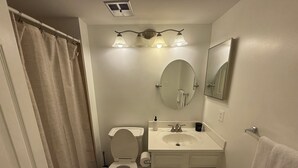 Towels, soap, toilet paper - Cozy Gameroom 
4BR/3b Townhouse by the Lake - Gaithersburg, Maryland (Gaithersburg)