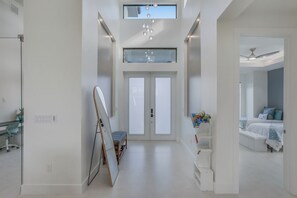 Iron/ironing board, WiFi, bed sheets - Villa510~3 En-Suites~Gulf Access, Heated spa~pool (Cape Coral)