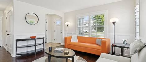 TV, bøker og kontorer