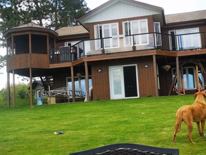 Exterior - Tranquility 2-bedroom bungalow with AC in tranquil Golden Lake
 (Golden Lake)