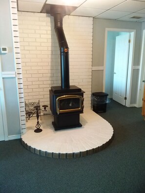 Interior - Tranquility 2-bedroom bungalow with AC in tranquil Golden Lake
 (Golden Lake)