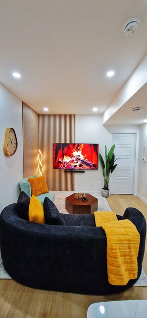 Interior - Vellora Retreat: A Stylish & Cozy Guest Suite with Gym; Close to YYC Airport (Calgary)