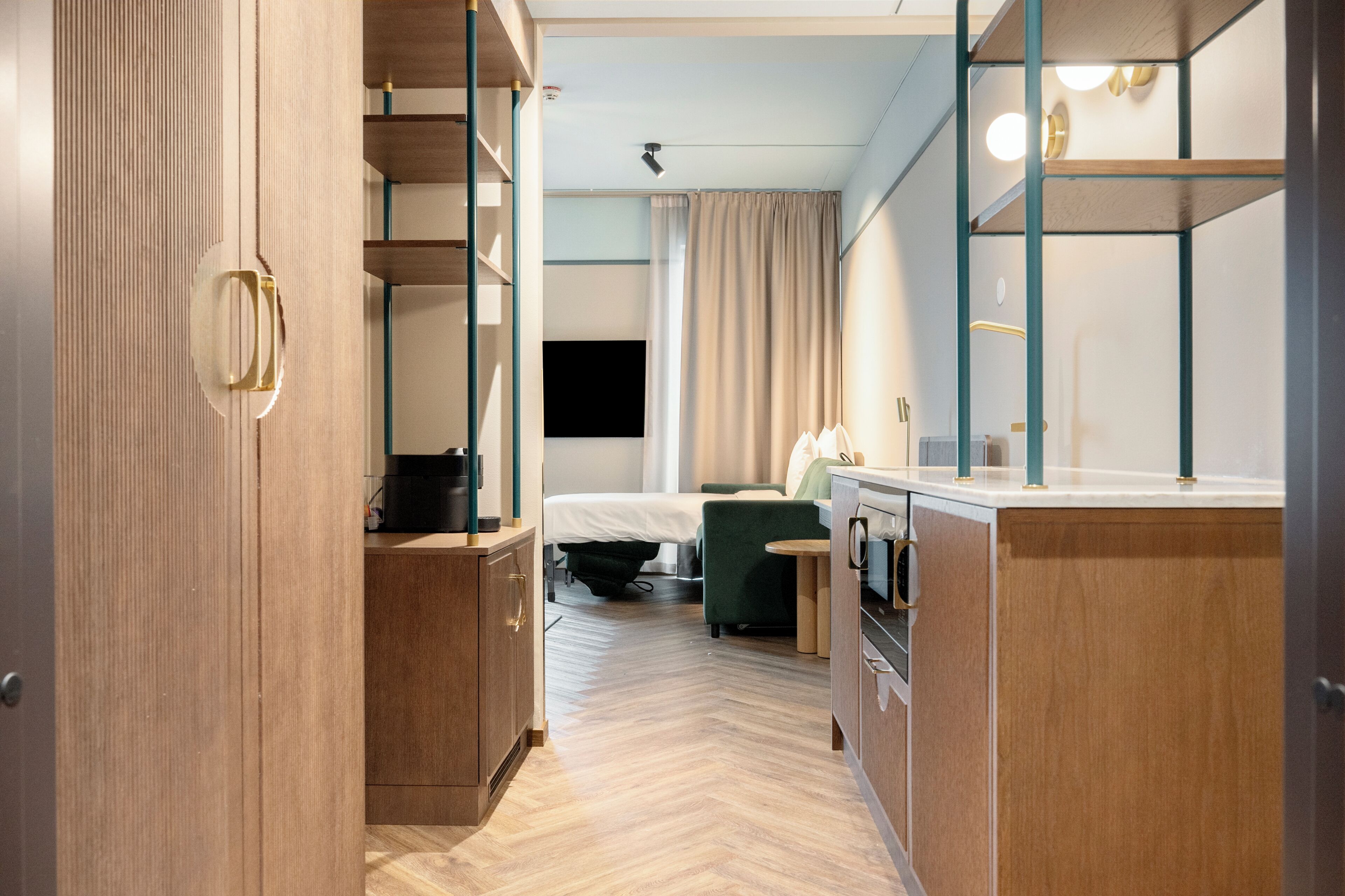 Junior Suite Family, 1 King Bed, Non Smoking | Premium bedding, in-room safe, desk, laptop workspace