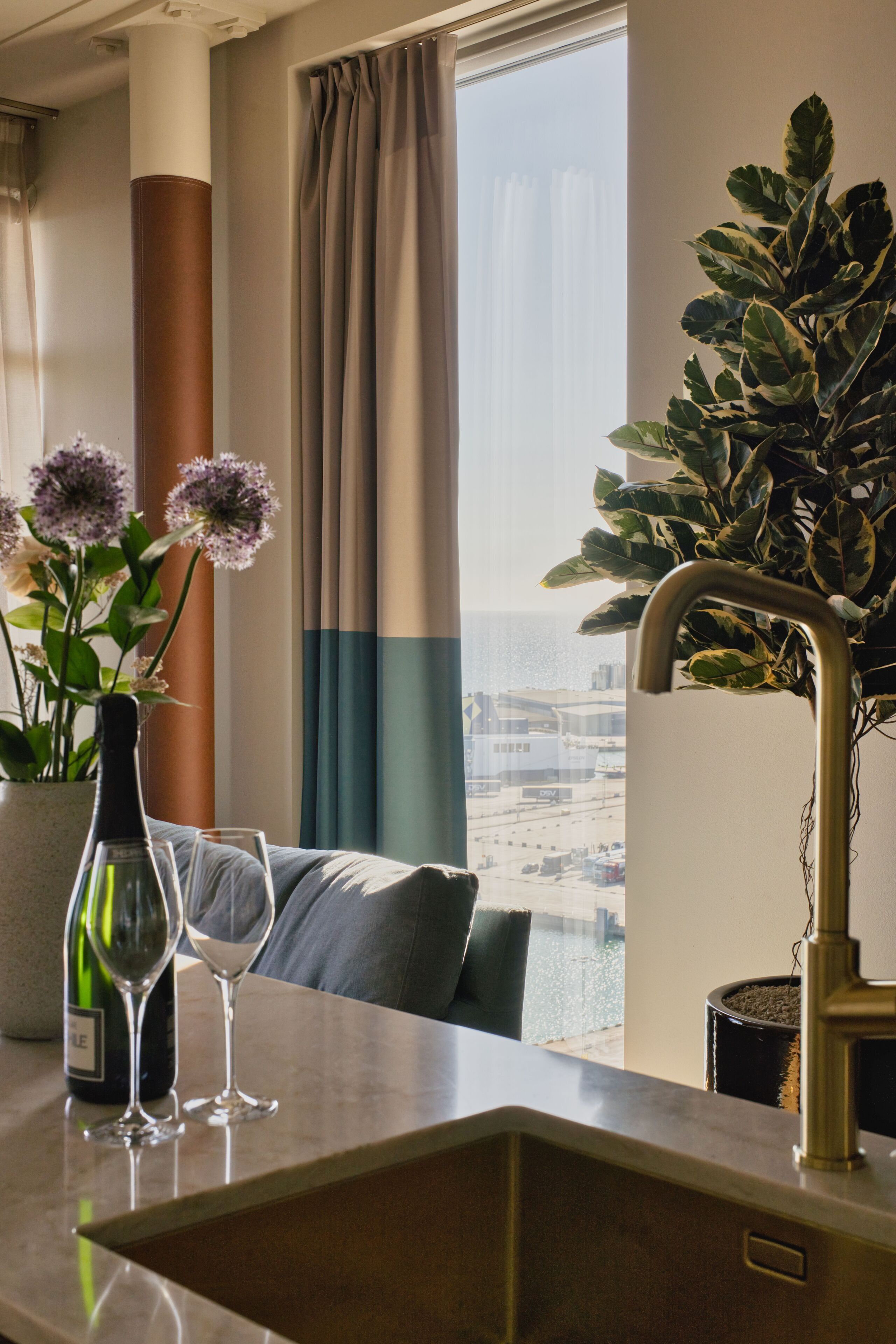 Deluxe Suite, 1 King Bed, Balcony, Sea View