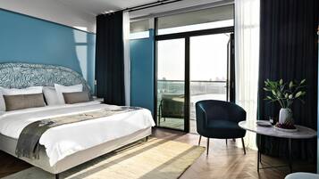 Premium bedding, in-room safe, desk, laptop workspace