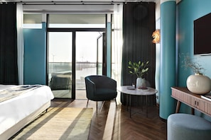 Junior King Suite with Balcony and Sea View including spa & pool club access | Útsýni úr herberginu