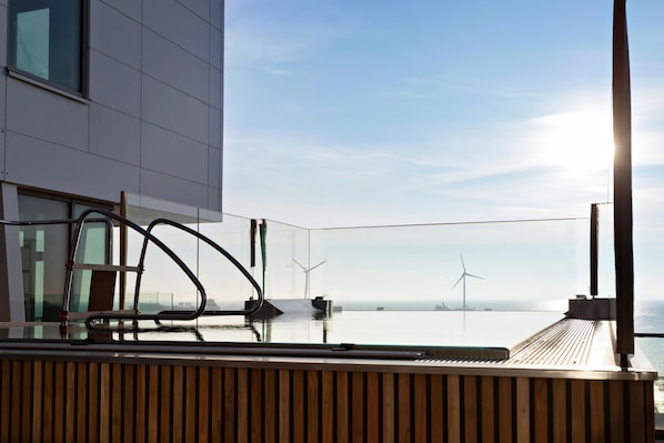 Indoor pool, 2 outdoor pools, open 8:00 AM to 11:00 PM, free cabanas - Willow, Worldhotels Crafted (Trelleborg)