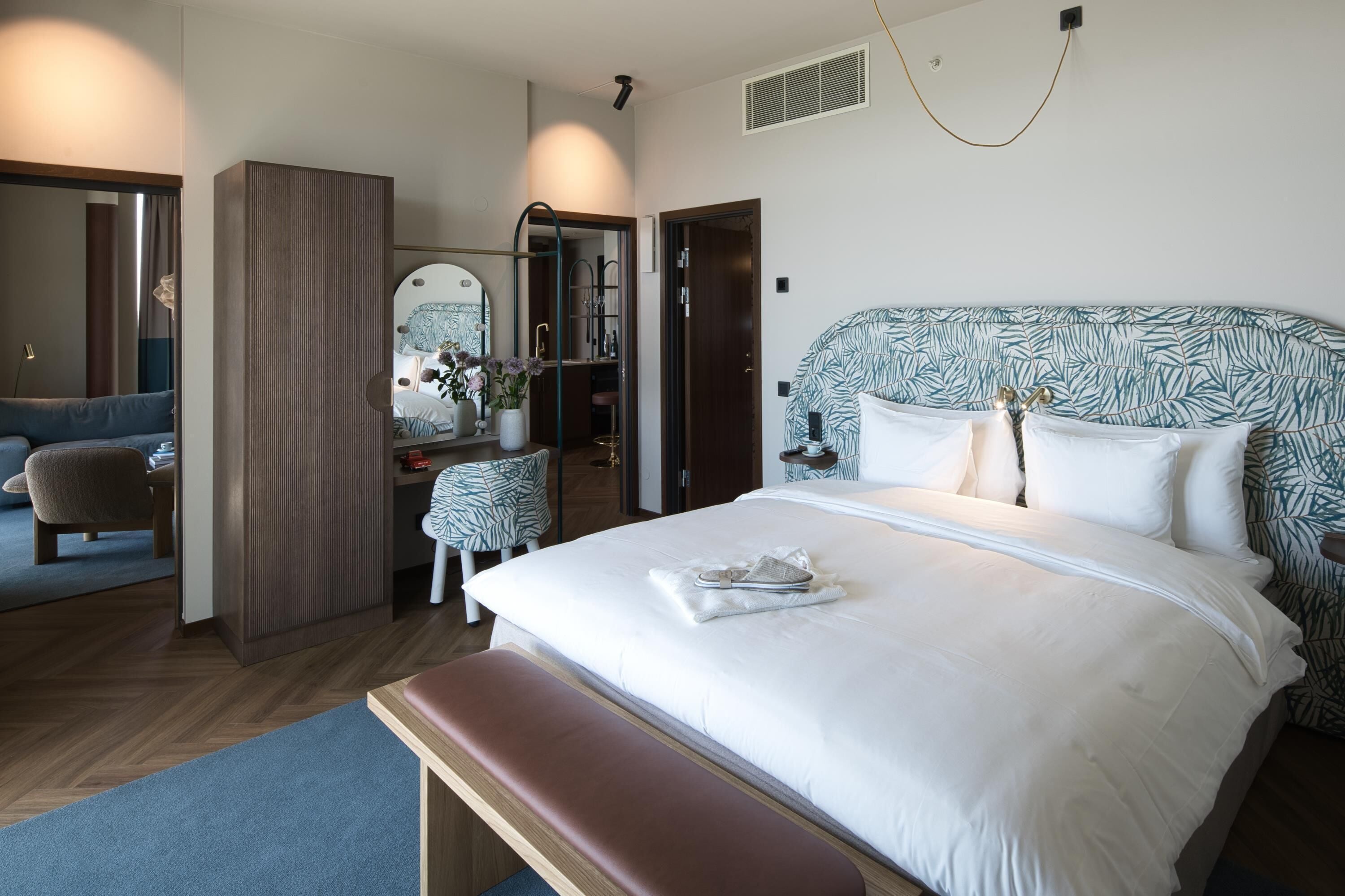 Deluxe Suite, 1 King Bed, Balcony, Sea View | Premium bedding, in-room safe, desk, laptop workspace