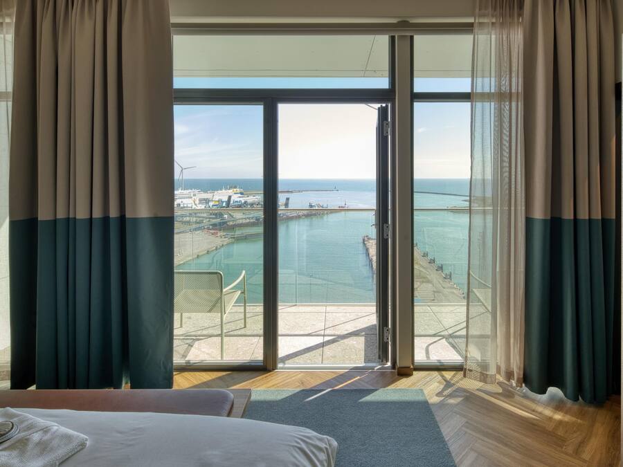 Suite Deluxe, 1 cama de matrimonio grande, balcón, vistas al mar | Vistas al mar