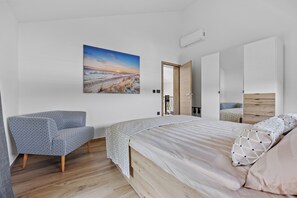 3 bedrooms, iron/ironing board, Internet, bed sheets - Villa Enja in tranquille village with heated salted pool (Vintijan)