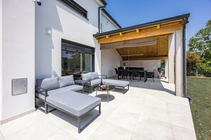 Outdoor dining - Villa Enja in tranquille village with heated salted pool (Vintijan)