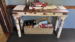Interior - Tranquil 2-bedroom house with AC, fire pit, & game room in the Ozarks (Marshall)