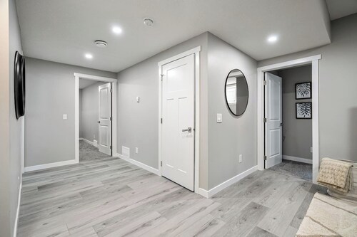 The Emperor | Great Location | Fire Pit | Spacious