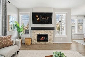 Interior - The Empress | Fire Pit | Dbl Garage | Office | BBQ (Airdrie)