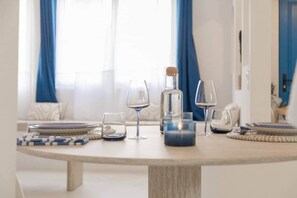 Interior - Romantic Suite Santorini with Balneo & Sauna (Pézenas)