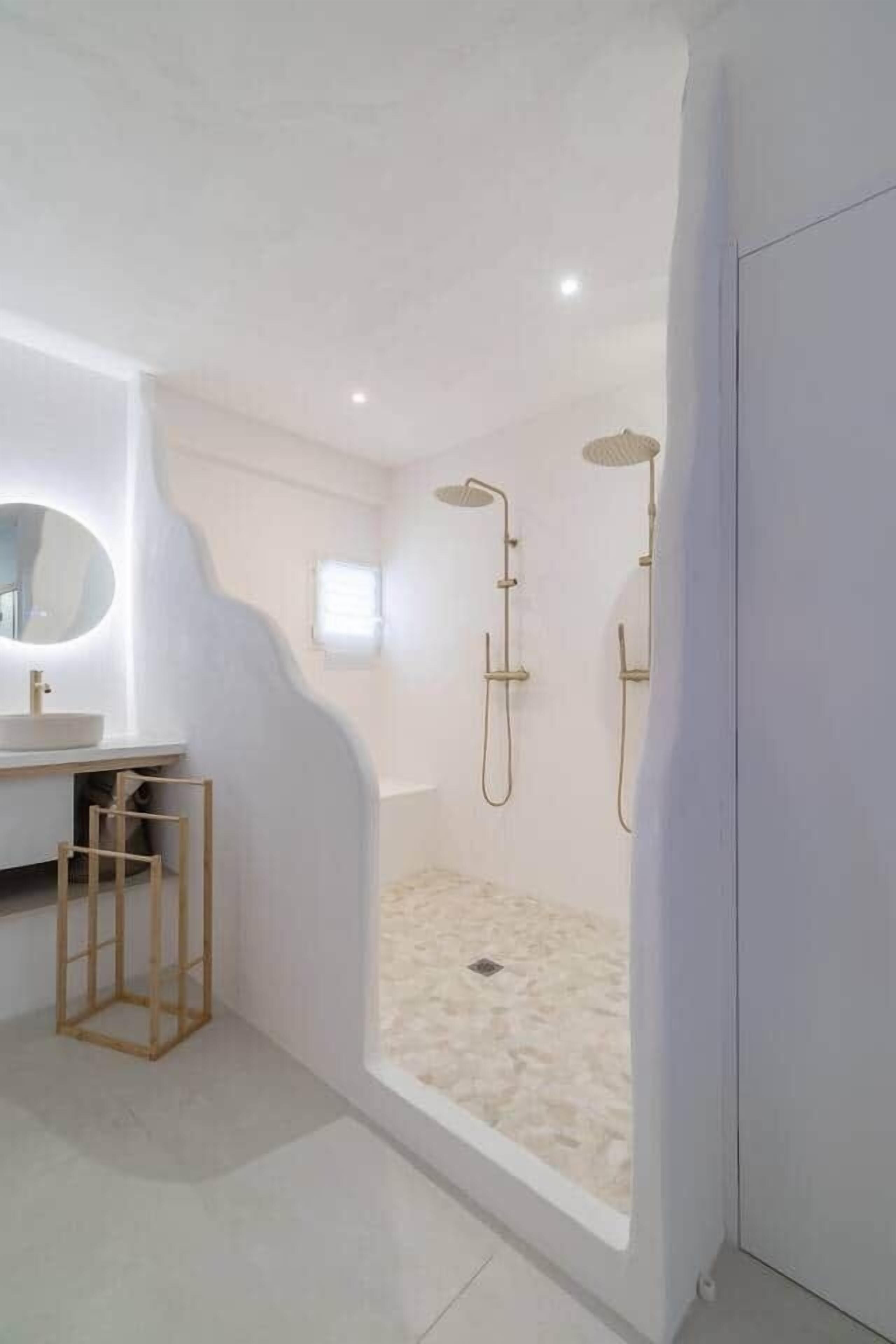 Jetted tub, hair dryer, towels, soap