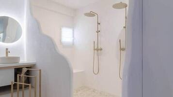 Jetted tub, hair dryer, towels, soap