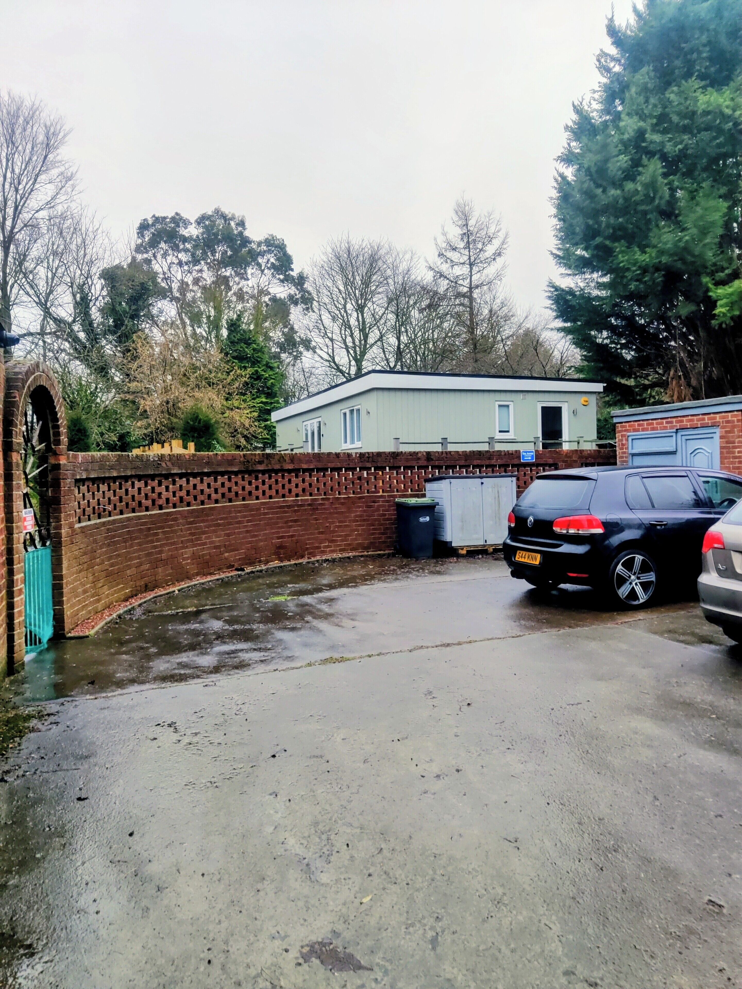 المنطقة المحيطة بالمنشأة