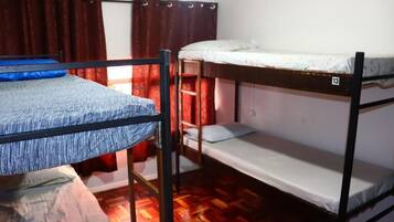 Cofres nos quartos, ferros/tábuas de passar roupa, Wi-Fi de cortesia