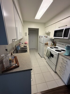 Private kitchen - 2 bedroom condo available for FIFA (Burnaby)