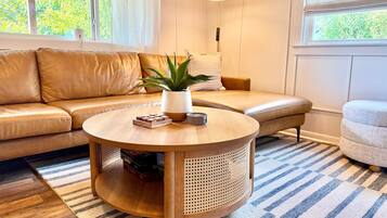 Smart TV, fireplace, stereo