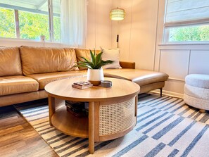 Smart TV, fireplace, stereo